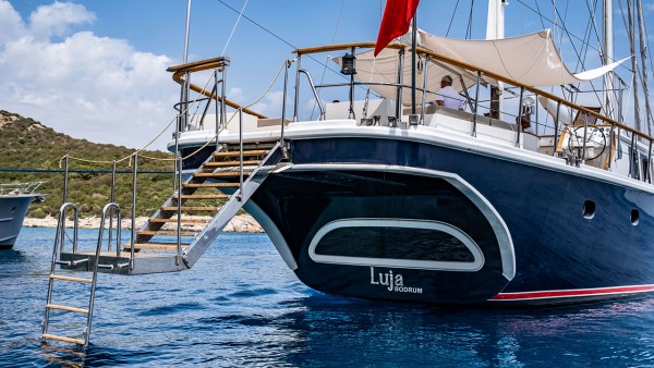 Yate de vela Luja