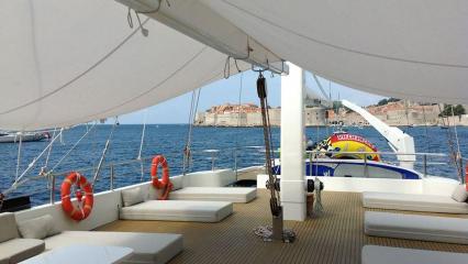 Yate de vela Navilux