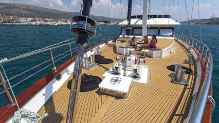 Yate de vela Navilux