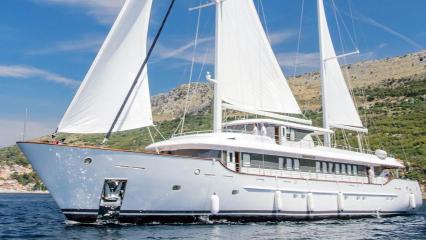 Yate de vela Omnia