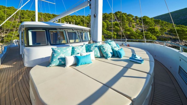 Yate de vela Omnia