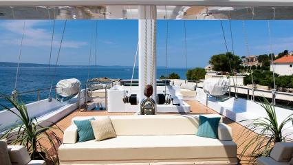 Yate de vela Omnia