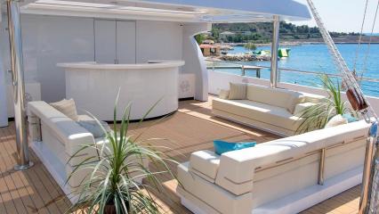 Yate de vela Omnia