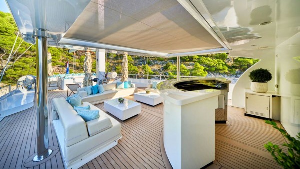 Yate de vela Omnia