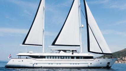 Yate de vela Omnia