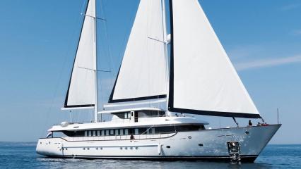 Yate de vela Omnia