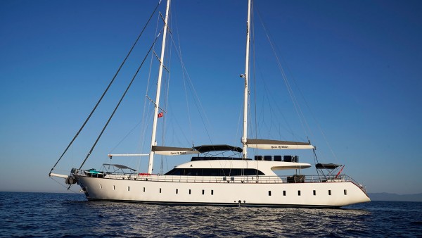 Goleta Queen of Makri
