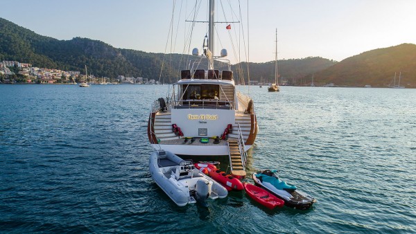 Goleta Queen of Makri