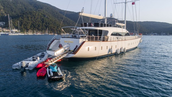 Goleta Queen of Makri