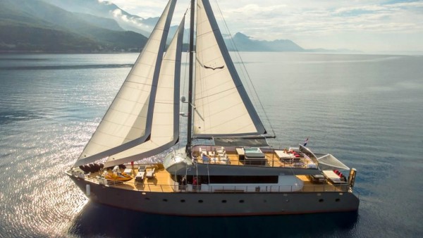 Rara Avis Yate de vela