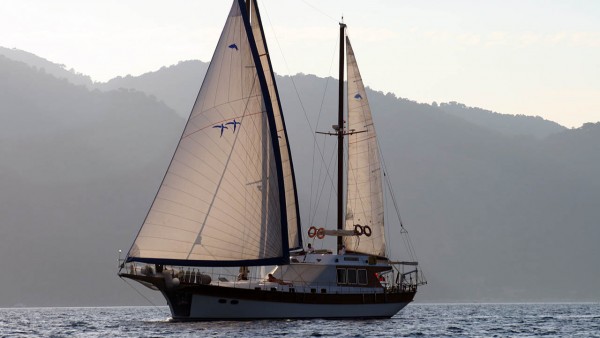 Goleta Serenity 70