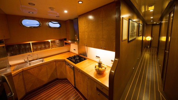Goleta Serenity 86