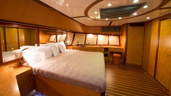 Goleta Serenity 86