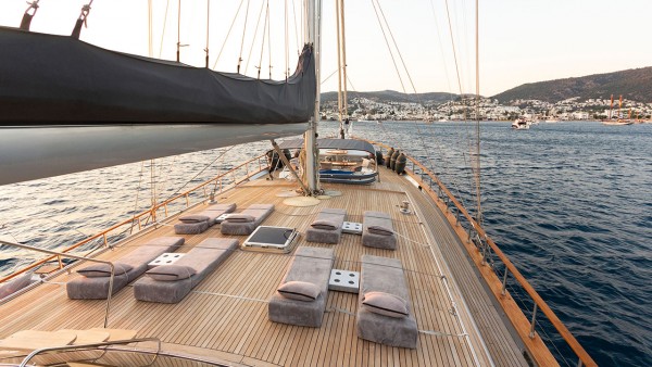 Yate de vela Silver Moon