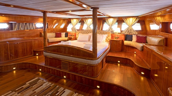 Yate de vela Silver Moon