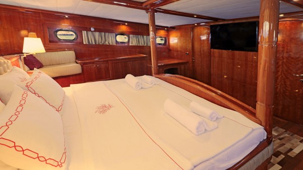 Yate de vela Silver Moon