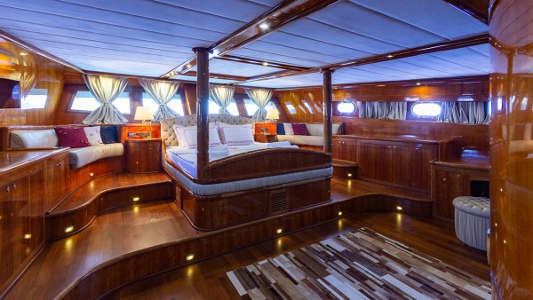 Yate de vela Silver Moon