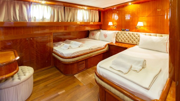Yate de vela Silver Moon