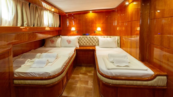 Yate de vela Silver Moon