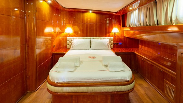 Yate de vela Silver Moon