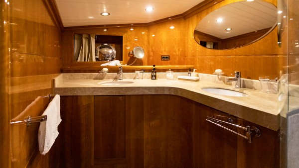 Yate de vela Silver Moon