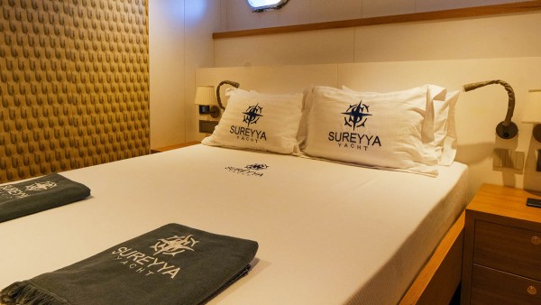 Yate de vela Sureyya