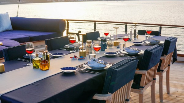 Yate de vela Voyage