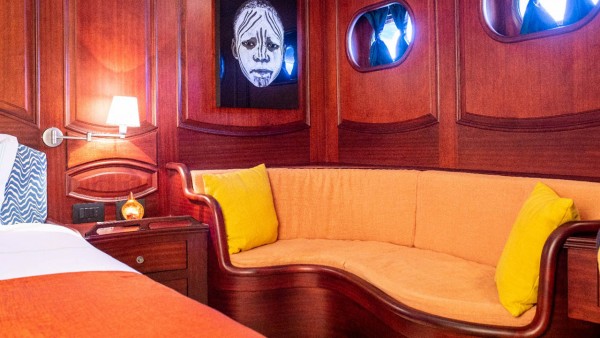 Yate de vela Voyage
