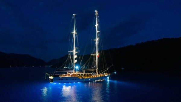 Yate de vela Voyage