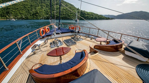 Yate de vela Voyage