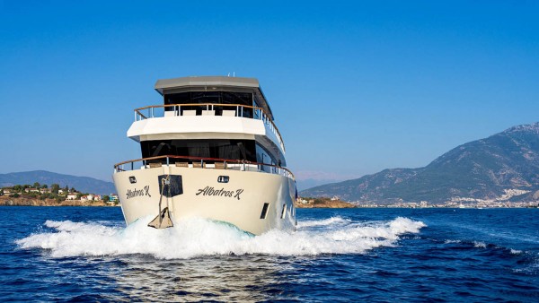 Yate a motor Albatros Explorer