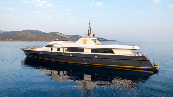 Yate a motor Alkonost
