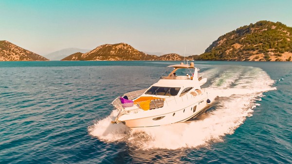 Yate a motor Azimut 62 Fly VIP