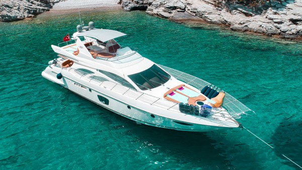 Yate a motor Azimut 62 Fly VIP