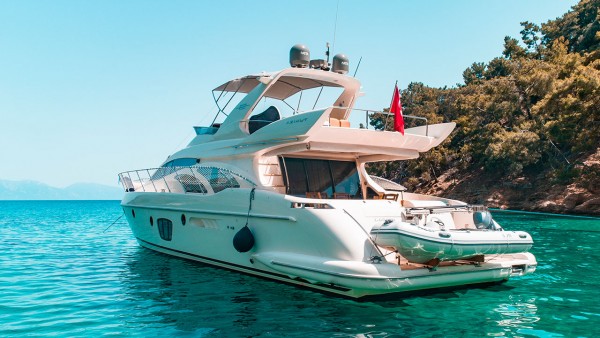 Yate a motor Azimut 62 Fly VIP