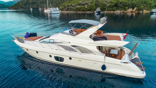 Yate a motor Azimut 62 Fly VIP