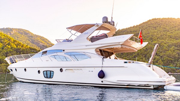 Yate a motor Azimut 62 Fly VIP