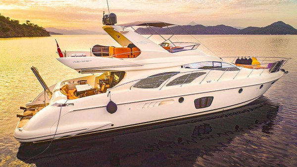 Yate a motor Azimut 62 Fly VIP