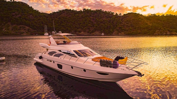 Yate a motor Azimut 62 Fly VIP