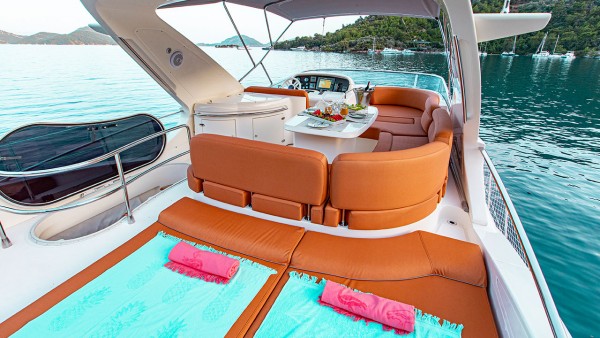 Yate a motor Azimut 62 Fly VIP