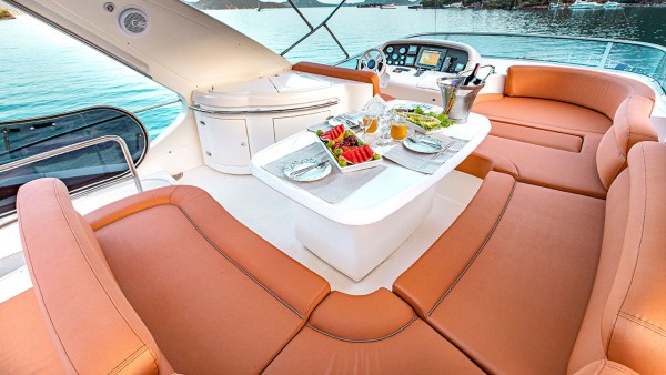 Yate a motor Azimut 62 Fly VIP