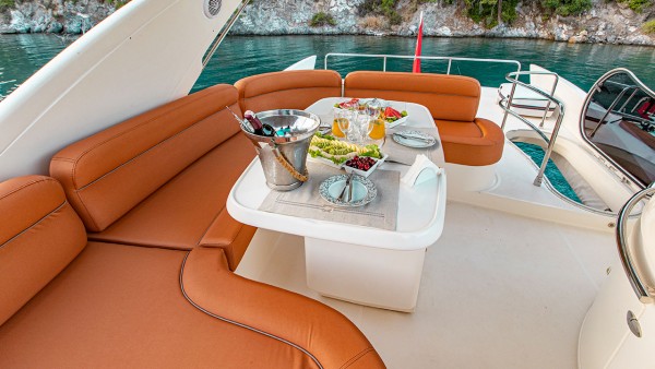 Yate a motor Azimut 62 Fly VIP