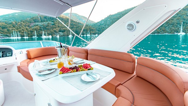 Yate a motor Azimut 62 Fly VIP