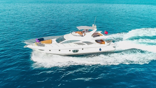 Yate a motor Azimut 62 Fly VIP