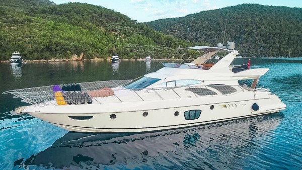 Yate a motor Azimut 62 Fly VIP