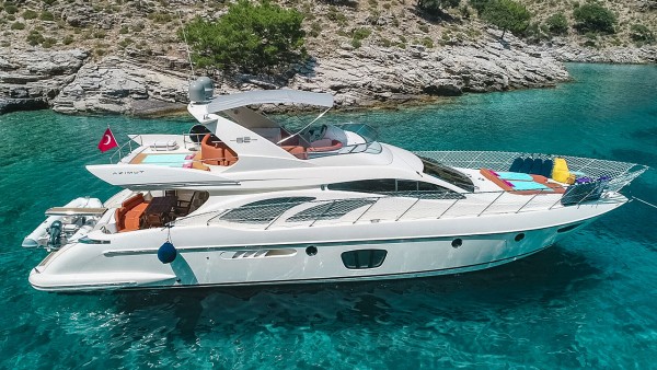 Yate a motor Azimut 62 Fly VIP