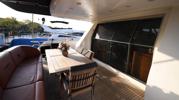 Yate a motor Azimut 65 Gokce