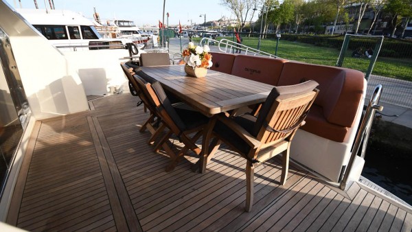 Yate a motor Azimut 65 Gokce