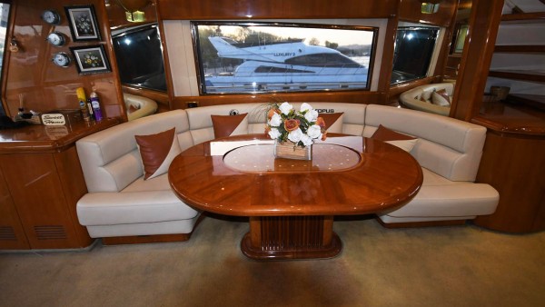 Yate a motor Azimut 65 Gokce
