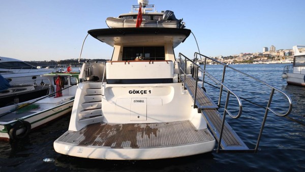 Yate a motor Azimut 65 Gokce